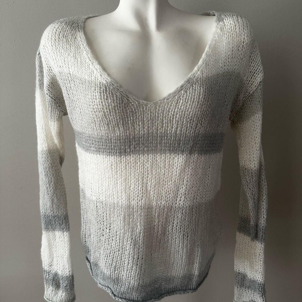 Abercrombie & Fitch Gray Knit Sweater. Size XS
